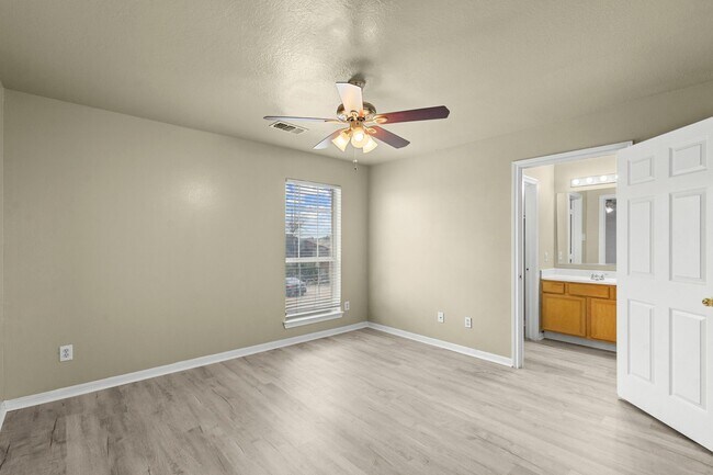 Building Photo - 105 Green Isle Ave