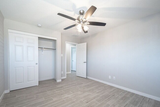 Building Photo - 4002 N 59th Dr