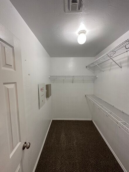 Building Photo - 809 Beechwood Way