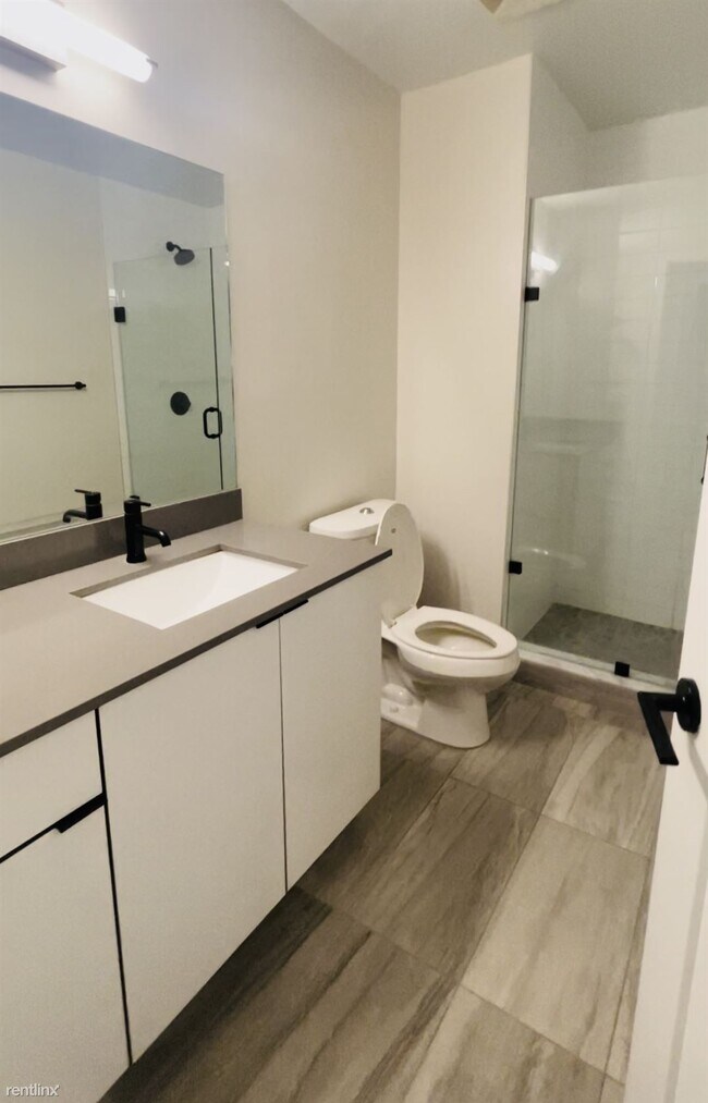 Building Photo - Studio, 1 bath Condo - 405 SW 2nd Ter BRAN...