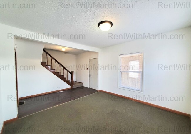 Building Photo - 919 Oneida St