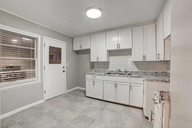 Building Photo - 3 Bed | 1 Bath | Tulsa