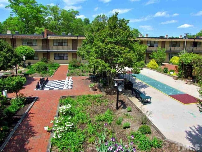 Building Photo - 807 W Trinity Ave