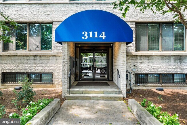Building Photo - 3114 Wisconsin Ave NW
