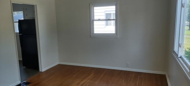 Building Photo - Charming Mid-Century Ranch in North Linden!