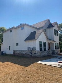 Building Photo - 549 Augustus St