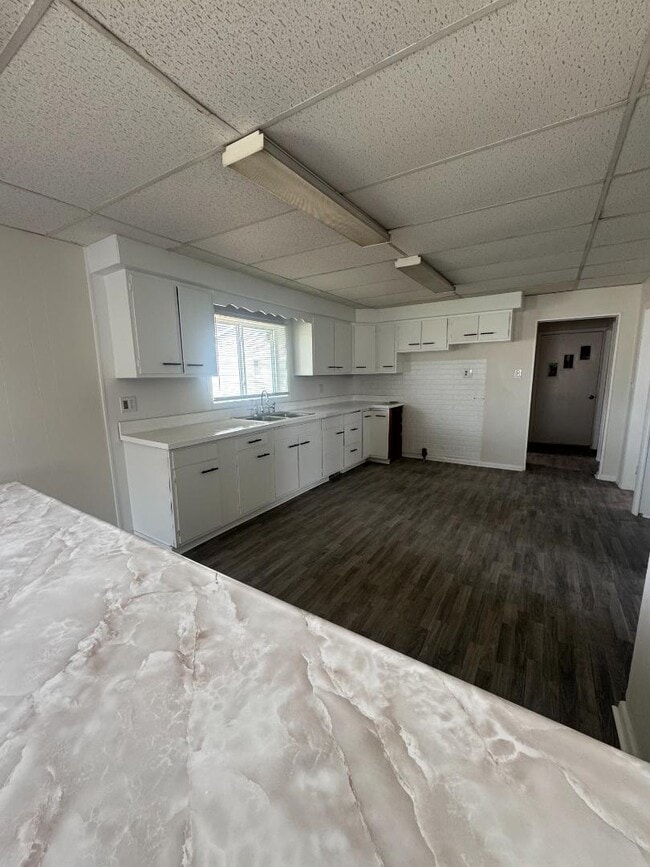 Building Photo - 925 W Buffalo St