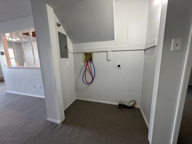 Building Photo - 1322 S Fountian Street