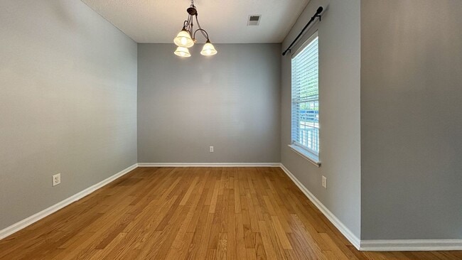 Building Photo - 3 Bedroom, 2.5 Bath - Ladson Area