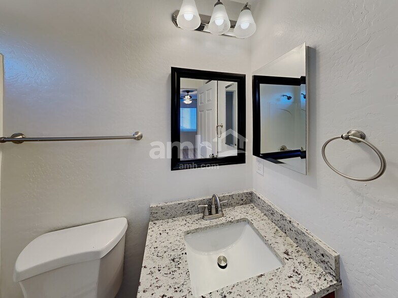 Building Photo - 31491 N Cactus Dr