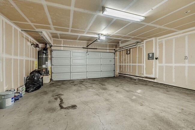 Building Photo - 1,331 sq ft with 2 on-suite bedrooms and o...