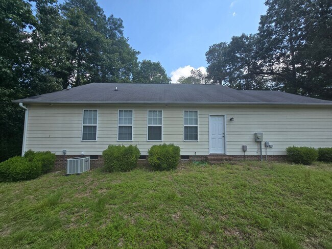 Building Photo - 3910 Sarasota Dr
