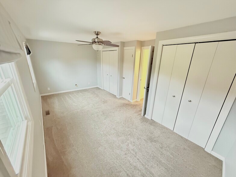 Building Photo - 1936 Canterbury Dr