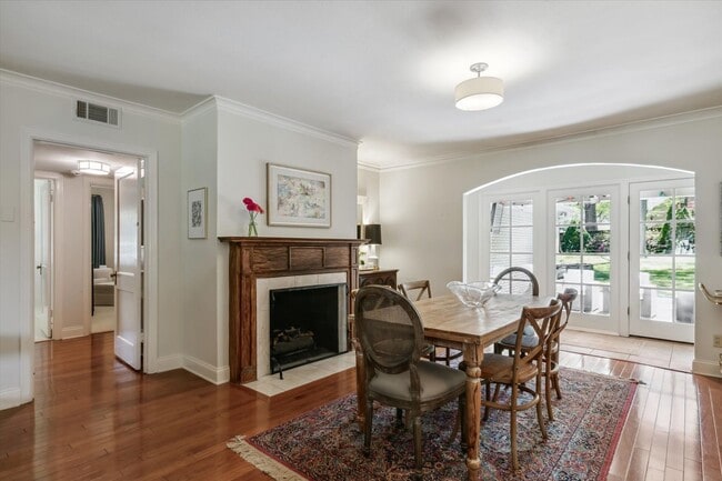 Building Photo - 5 bedroom 3 bathroom with over 3,500 square feet in East Memphis near Walnut Grove and Perkins