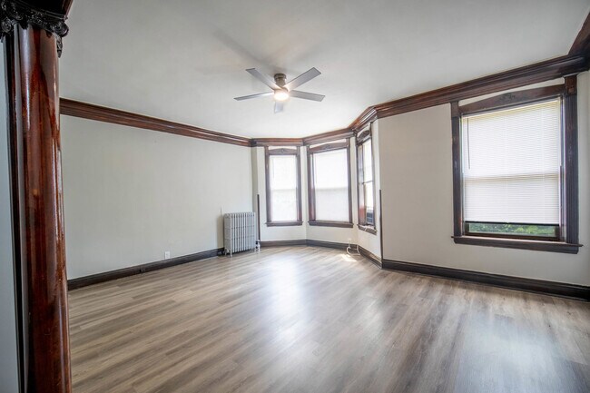 Building Photo - 6362 S Greenwood Ave