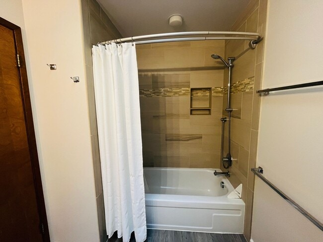 Building Photo - Charming One-Level Home in Garden Home — Near Washington Square & Trader Joe’s! Landscaping Inclu...