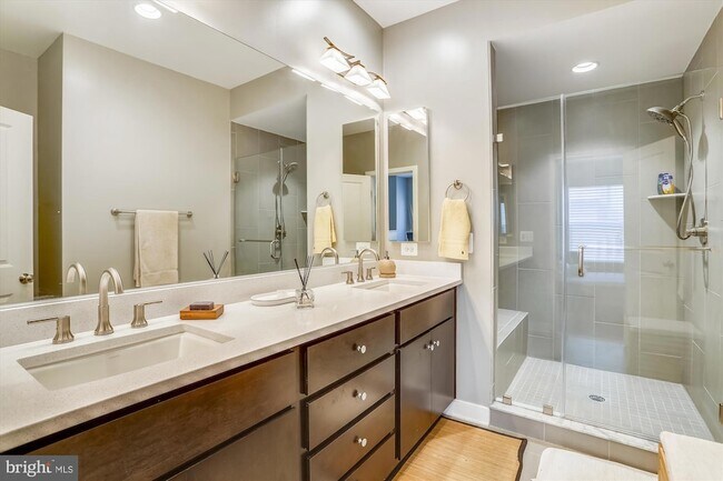 Building Photo - 8052 Red Hook St