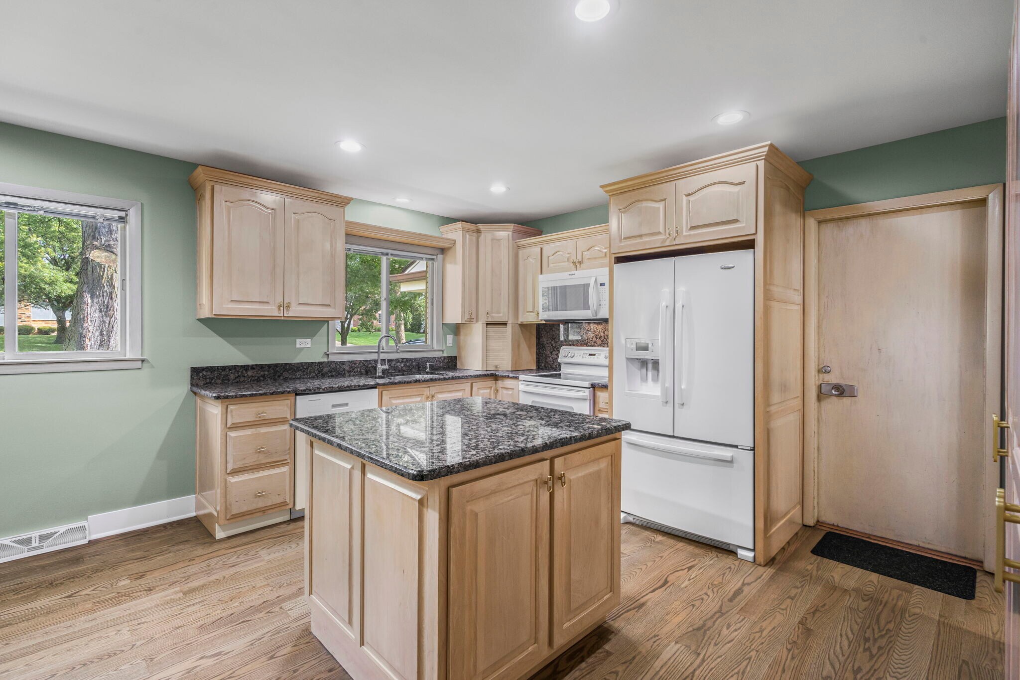 Building Photo - 2712 2nd Private Rd