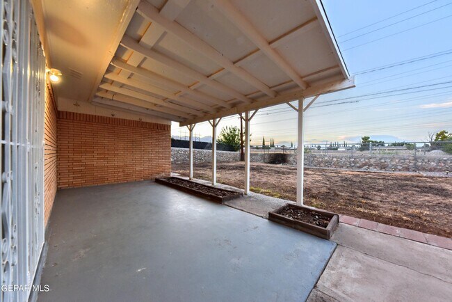 Building Photo - 4909 Winthrop Dr