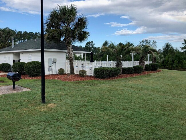 Building Photo - Spacious 3BR/2BA Condo Near North Myrtle B...