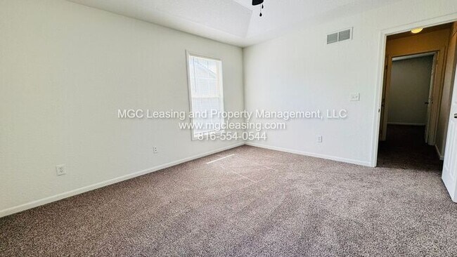 Building Photo - Holiday Special at Creekwood Park-$1,000 Rent Credit w/ 15 mo lease!