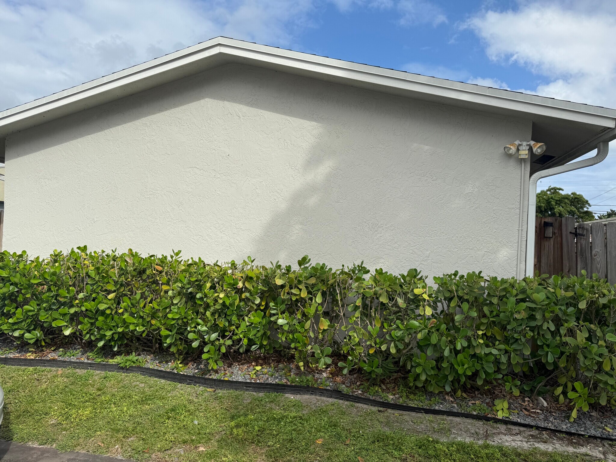 Building Photo - 1404 NW 6th Ave