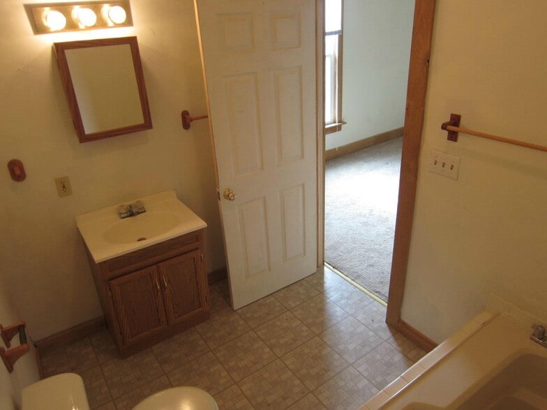 large bathroom, taken from the bath tub - 1728 I St