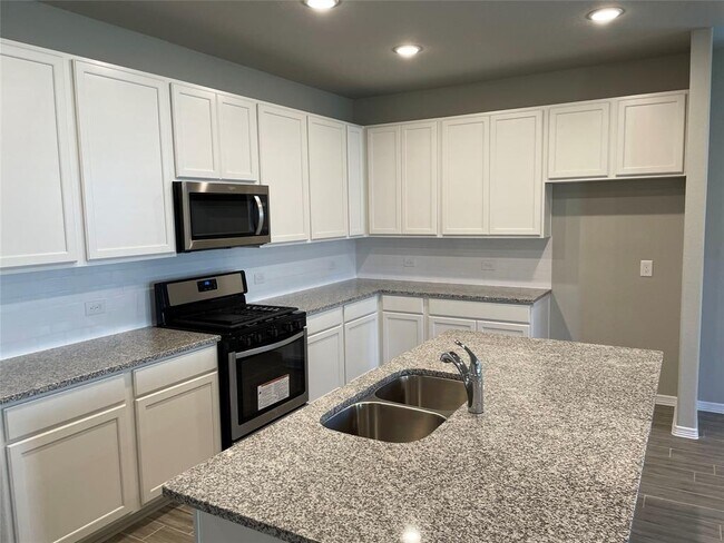 Building Photo - 24810 Sierra Laurel Ln
