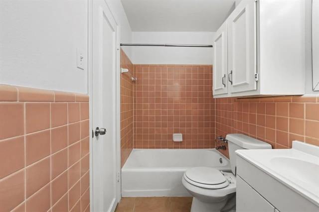 Building Photo - 4031 Cole Ave