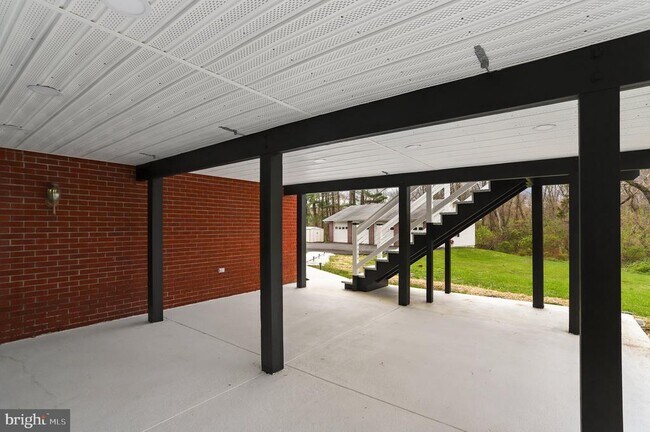 Building Photo - 5 Orchard Pl