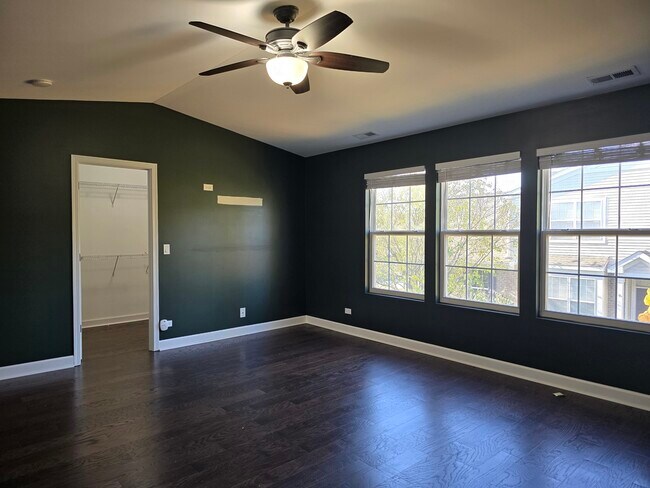Building Photo - 1554 Millbrook Dr