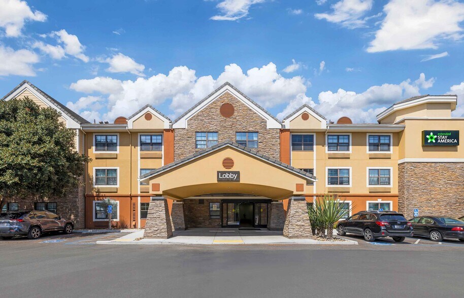 Building Photo - Furnished Studio-San Diego - Carlsbad Village by the Sea