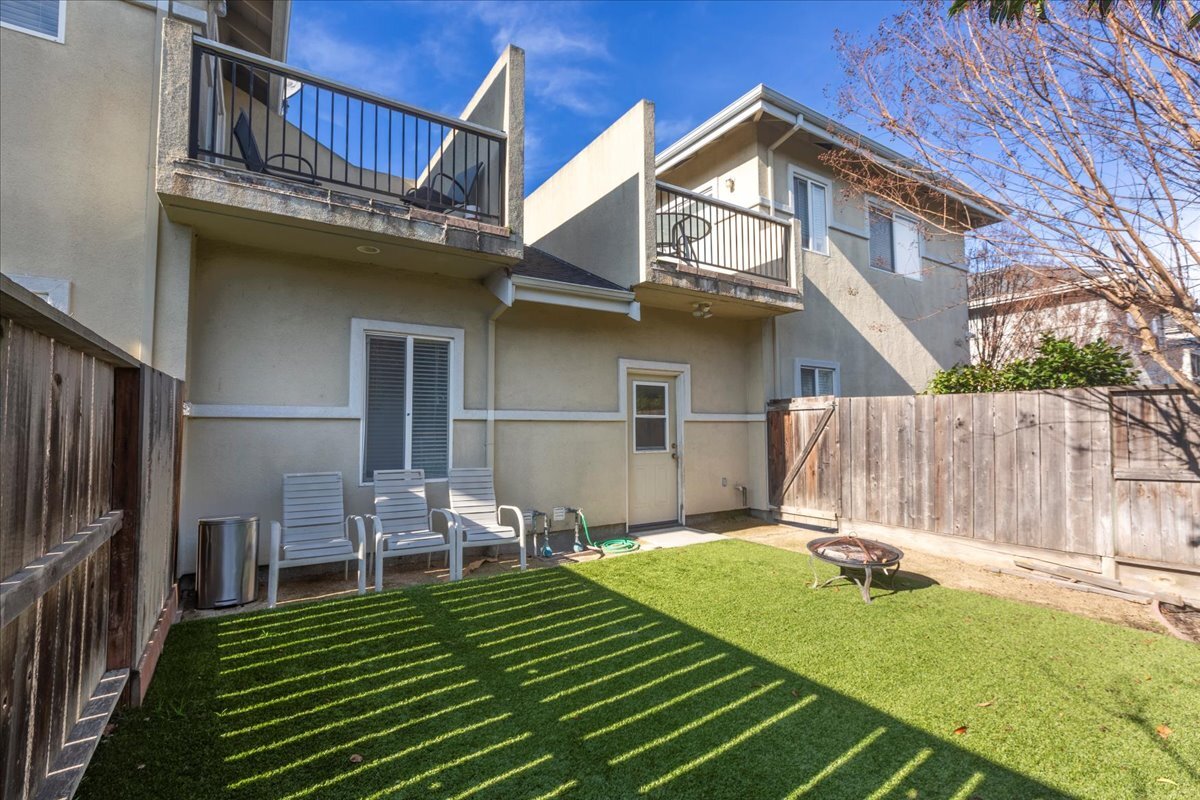 Building Photo - 1084 Portola Ave