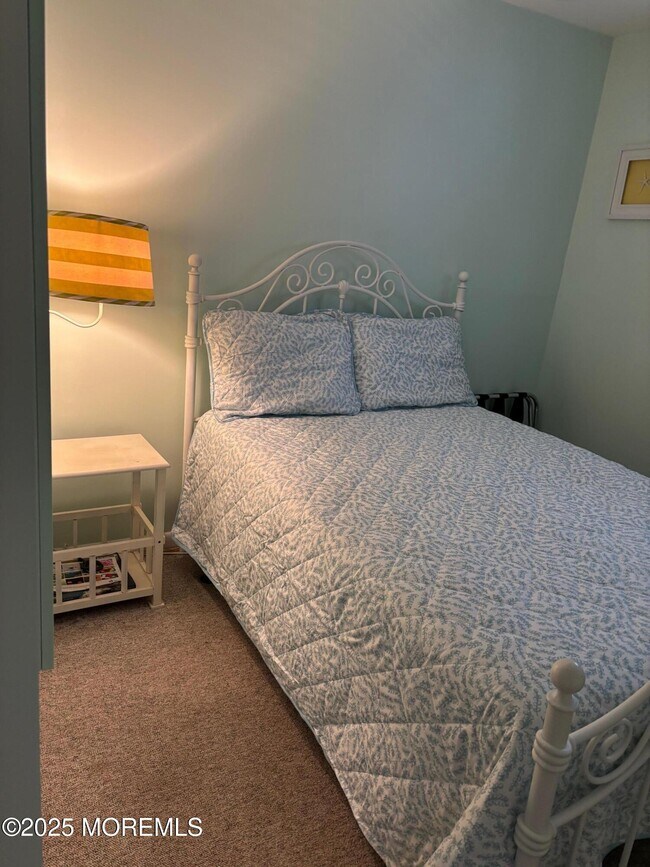 Building Photo - 7 Lincoln Ave