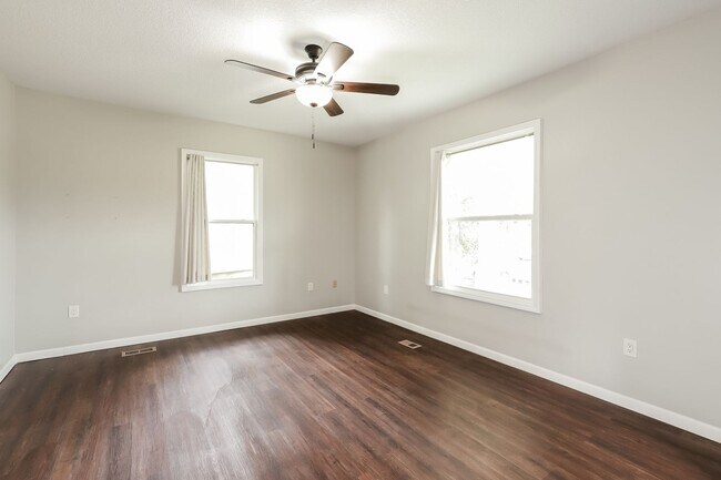 Building Photo - Don't miss out on this beautiful home!