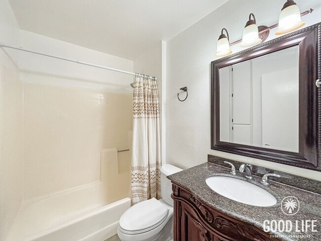 Building Photo - Spacious 3B/2.5BA Multi-Level Home in Redwood Village with Attached Garage, Private Patio & Commu...