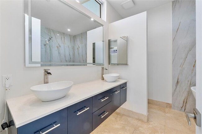 Building Photo - 3270 NE 15th St