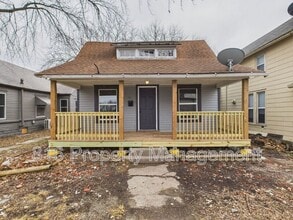 Building Photo - 413 Main St