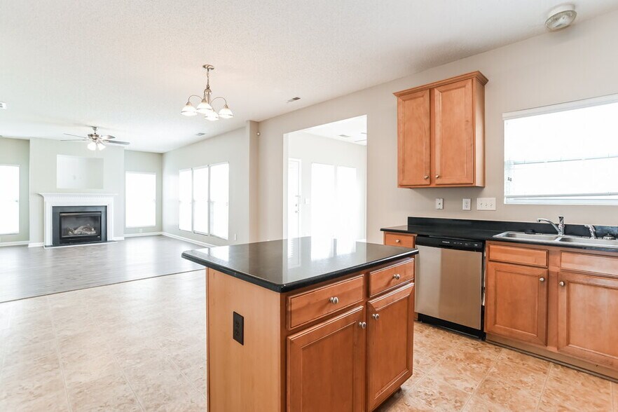 Building Photo - 4419 Golden View Dr