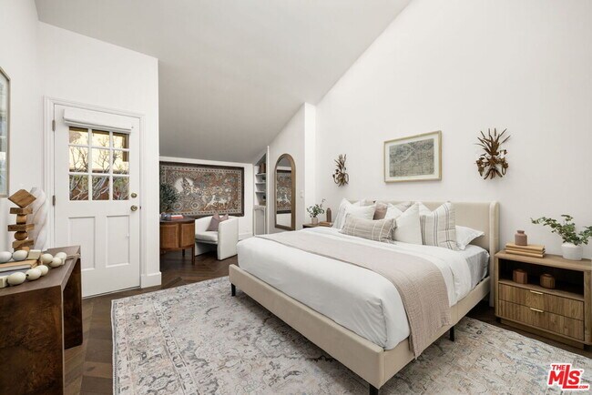 Building Photo - 202 San Vicente Blvd