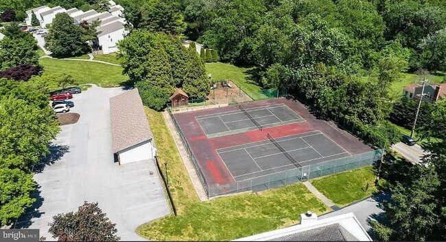 Building Photo - 306 Summit House