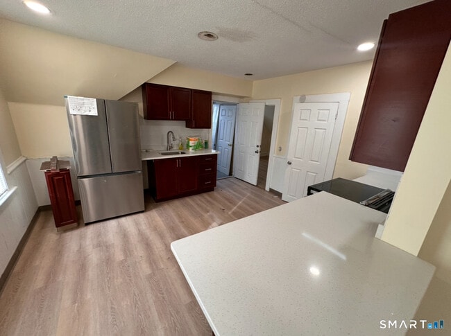 Building Photo - 149 Glen St