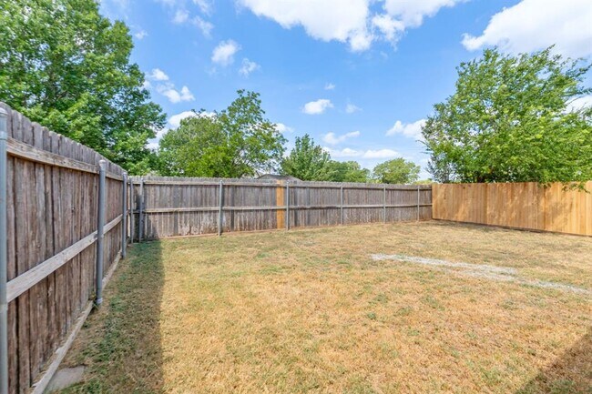 Building Photo - 160 Prairie Springs Loop