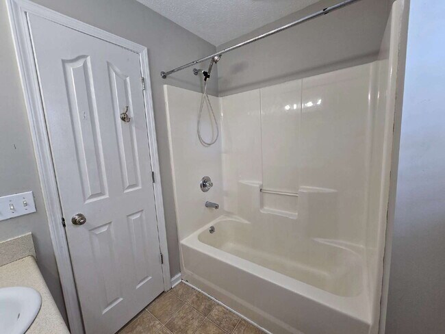 Building Photo - 3225 Veranda Cir
