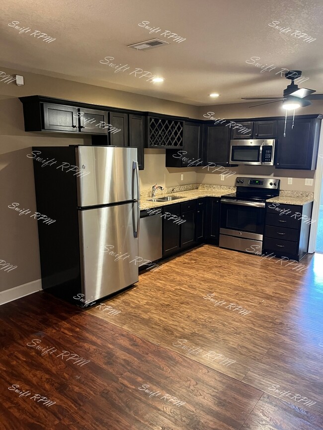 Building Photo - 21611 Westover Ct