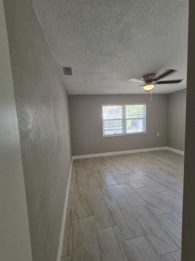 Building Photo - 5311 Luna Vista Dr