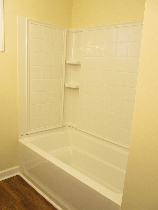 Building Photo - 38 Thelma-3 bedroom, 2 bath- ALICE DRIVE AREA