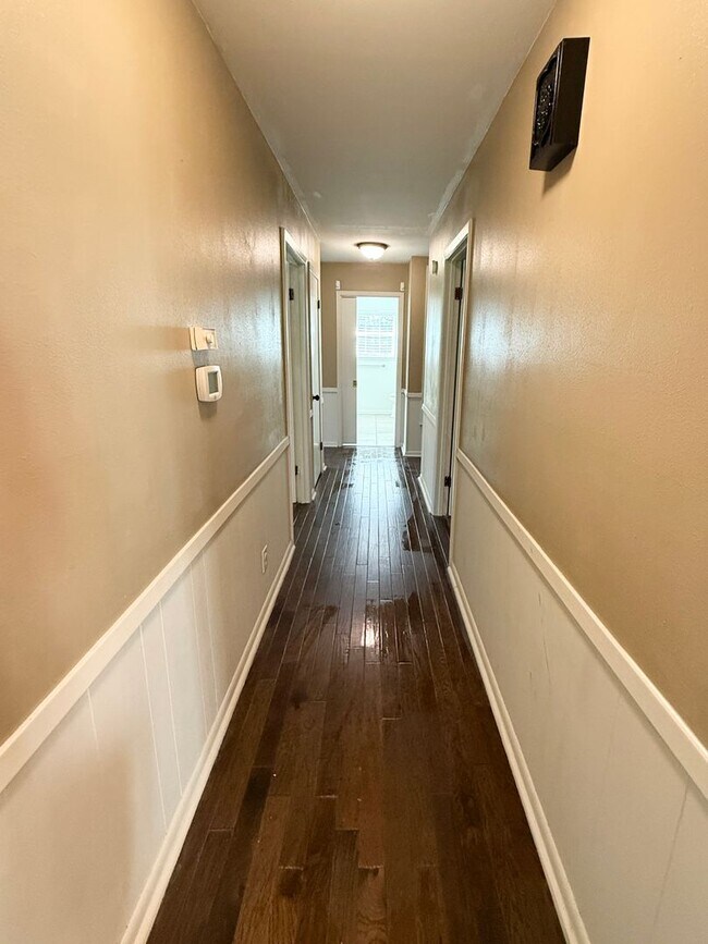 Building Photo - 4-bed/2-bath in South Tyler!