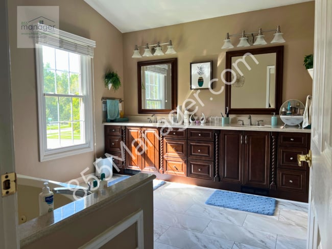 Building Photo - Spacious 4BR Home in Lake Orion Schools – ...