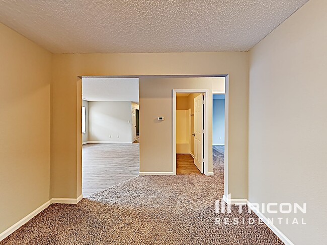 Building Photo - 10436 Apple Creek Dr